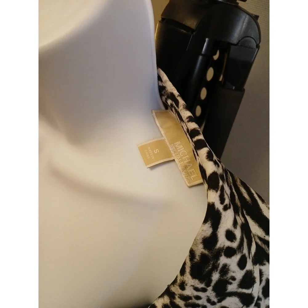 Michael Kors Women's Inverted Graphic Collared Top Black/White Animal Print Sm‎